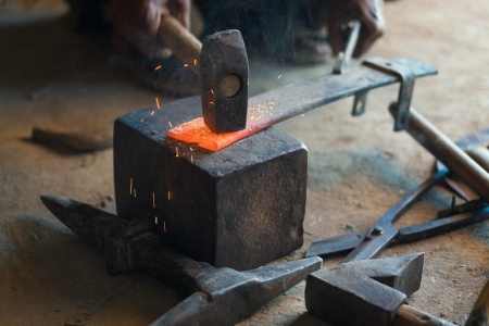 Pourquoi faire appel à un artisan métallier pour vos projets personnalisés