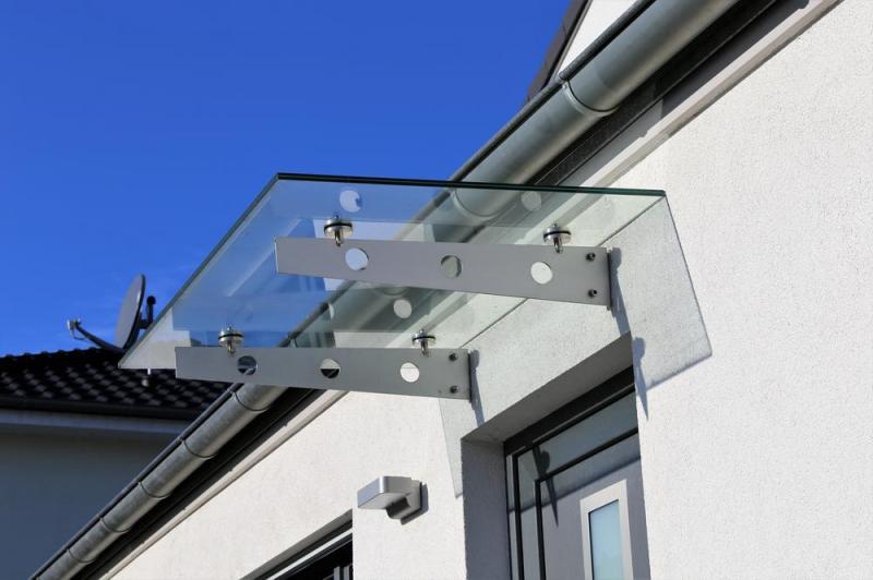 Pose d'une marquise &agrave; Villers-Gr&eacute;lot : charme et protection pour votre fa&ccedil;ade