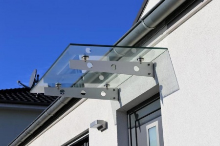 Pose d'une marquise &agrave; Villers-Gr&eacute;lot : charme et protection pour votre fa&ccedil;ade